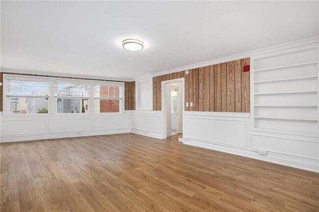 Building Photo - 54 Sutton St