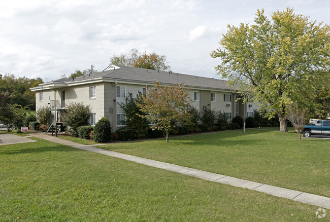 Building Photo - Oaks at Old Hickory