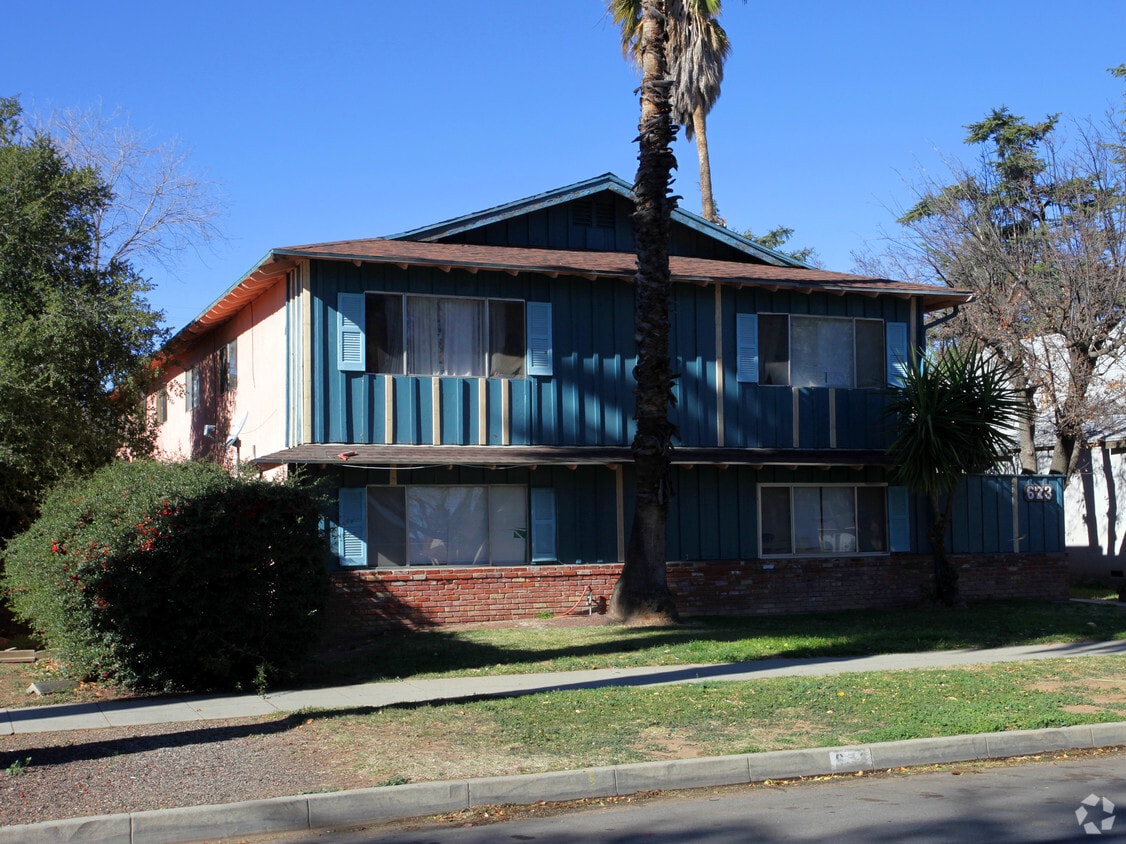 Primary Photo - 673 Palm Ave