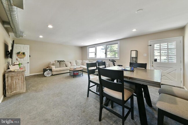 Building Photo - 1114 Bethlehem Pike
