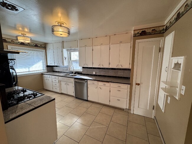 Foto del edificio - 825 E 35th Ave