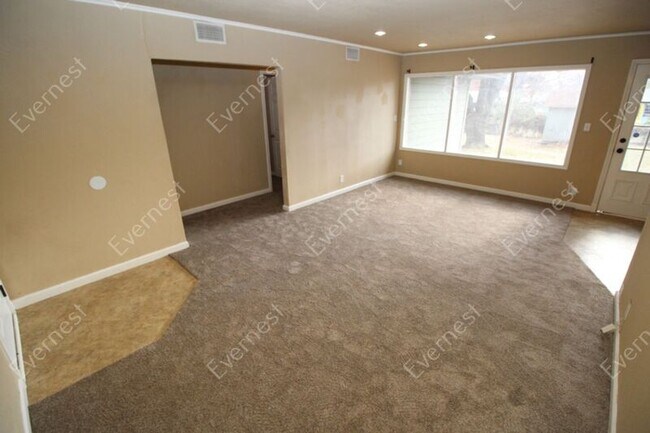 Foto del edificio - 4066 E 25th St