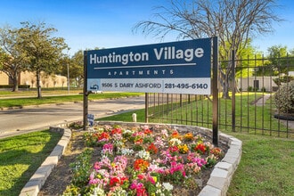 Building Photo - Huntington Village And Cambridge Crossing