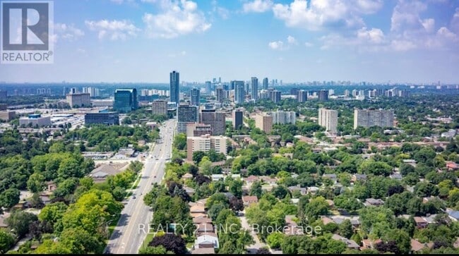Photo du bâtiment - 3270 Sheppard Ave E
