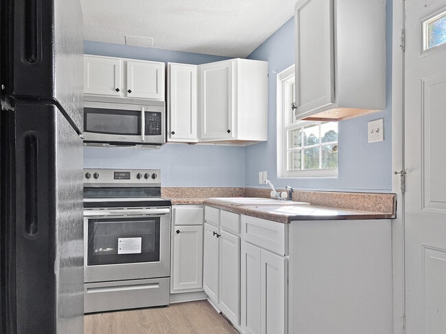 Building Photo - 2150 Alfred Ln