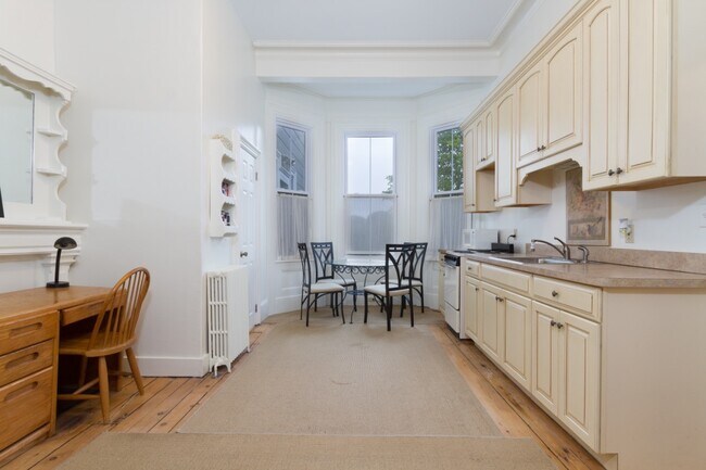 Foto del edificio - 95 Coggeshall Ave