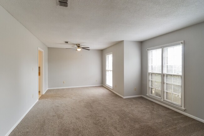 Building Photo - Charming 4-Bedroom Home