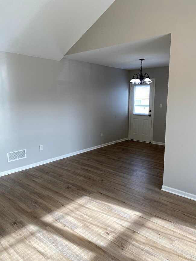 Eat in dining area - 220 SW Chartwell Cir