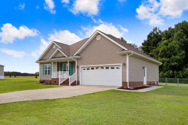 Foto del edificio - ADORABLE 3 BR | 2 BA Home in Goldsboro *Lawn Care Included!*