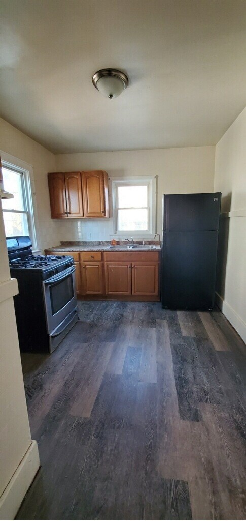 Building Photo - 70 Nellis Park