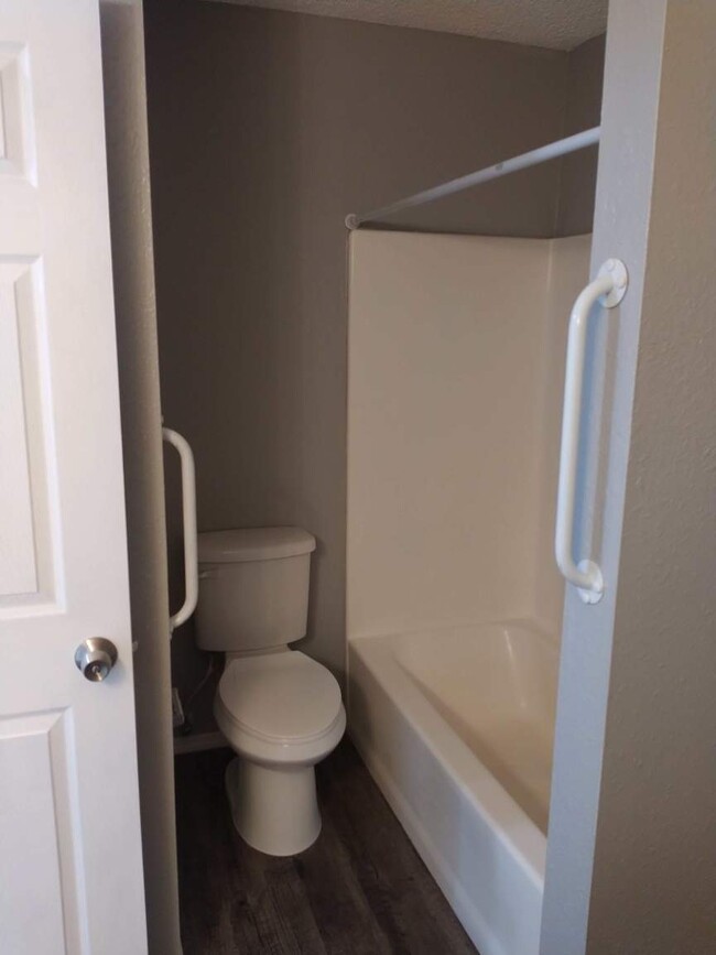Bathroom - 2109 W Jackson Ave