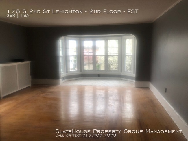 Building Photo - Large Three Bedroom/One Bath