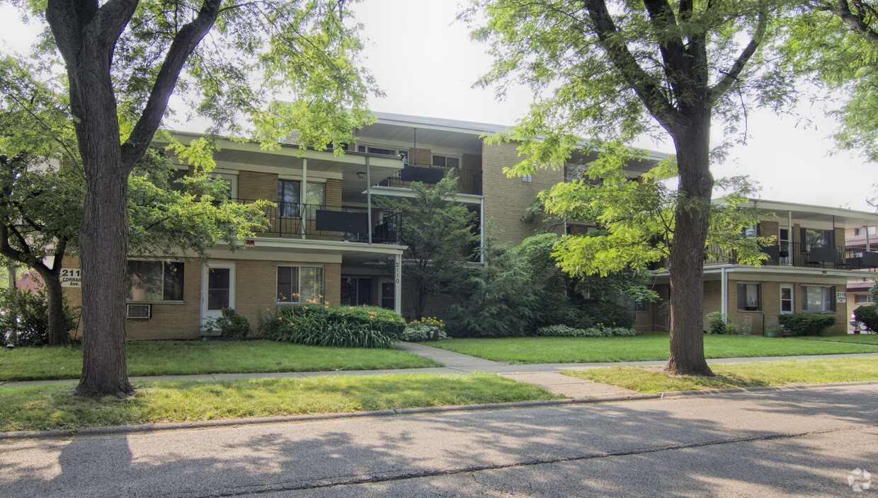 Primary Photo - Lorraine Apartments