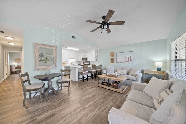 Foto del edificio - 17462 Front Beach Rd