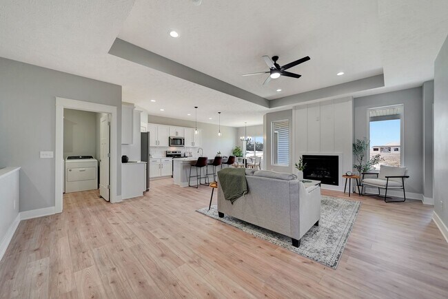 Foto del edificio - Newly Constructed Spacious Townhome