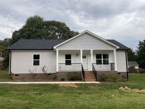 Building Photo - 2037 Powerline Dr