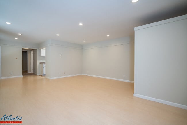 Building Photo - Willow Park | Stylish Condo | Newly Updated
