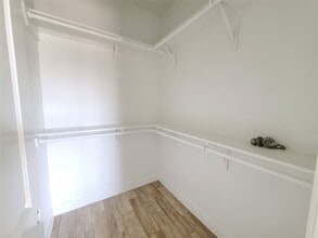 Building Photo - 501 E Davis St