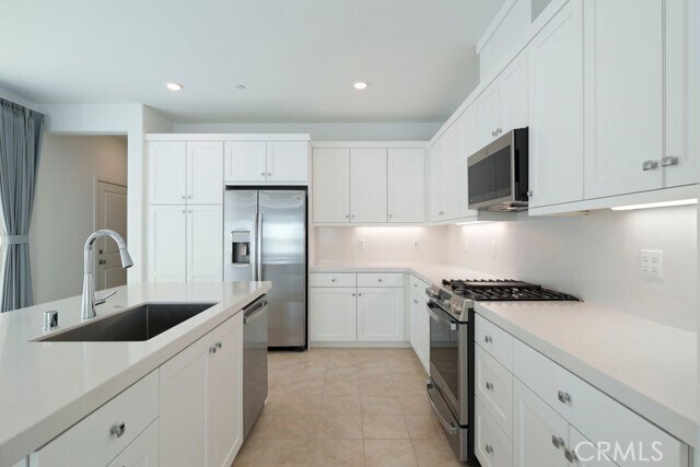 Building Photo - 430 Lobata