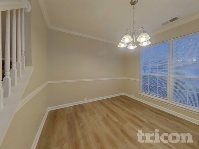 Foto del edificio - 915 Riley Farm Ln