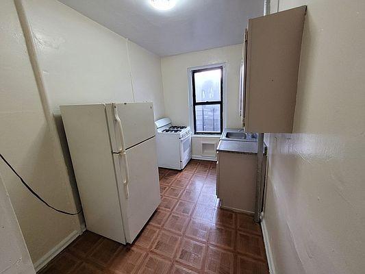 Foto del edificio - 2 bedroom in BRONX NY 10458