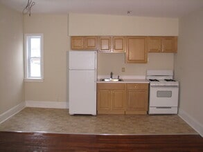 Building Photo - 6 E King St