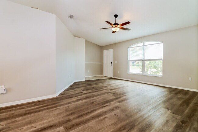 Foto del edificio - 8403 Yearling Ln