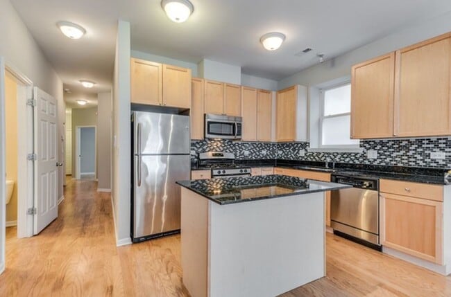 Building Photo - 6617 S Ingleside Ave