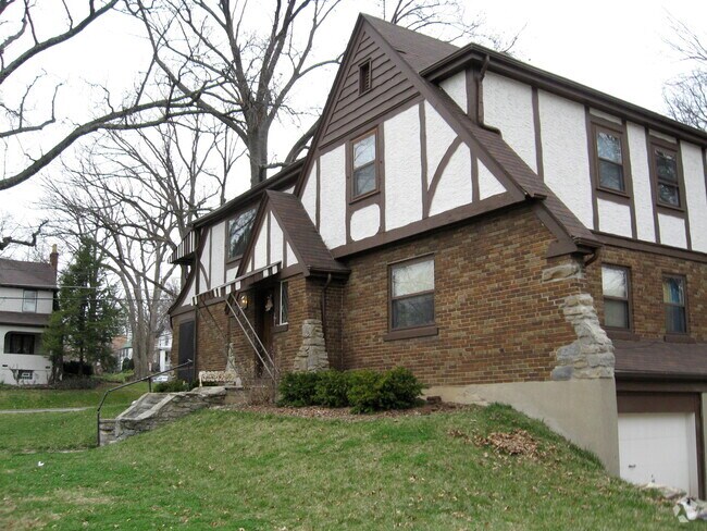 Building Photo - 3000 Bellewood Ave