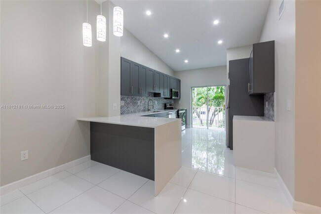 Foto del edificio - 6990 NW 179th St