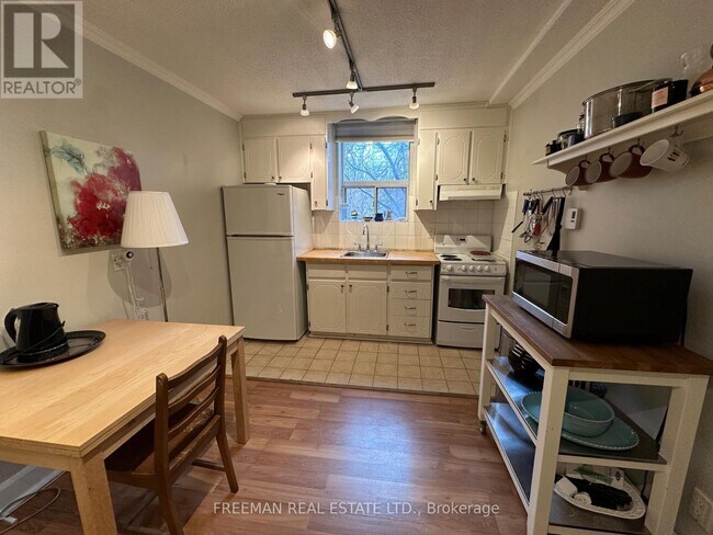 Photo du bâtiment - 234 Indian Grove