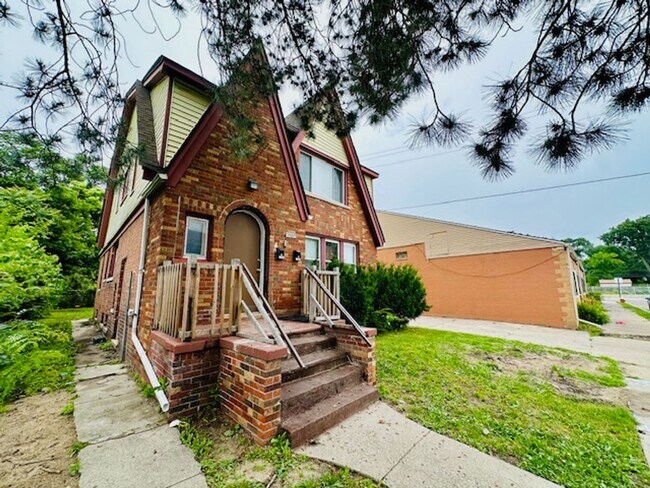 Foto del edificio - 15895 Cloverlawn Ave