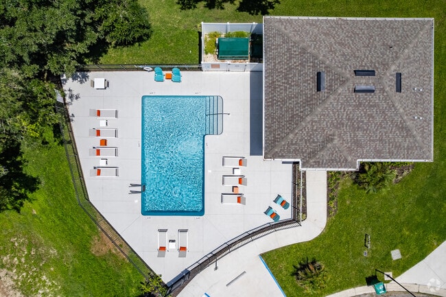 Piscina - Crescent by ARIUM