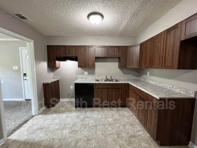 Building Photo - 3642 Hallbrook St
