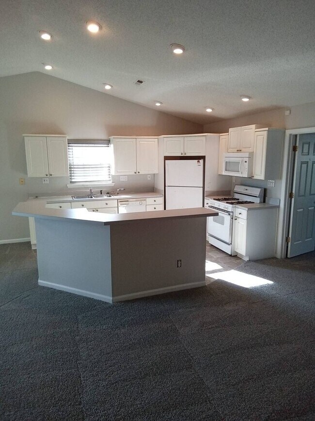 Foto del edificio - Ranch Home on Corner Lot with No HOA!