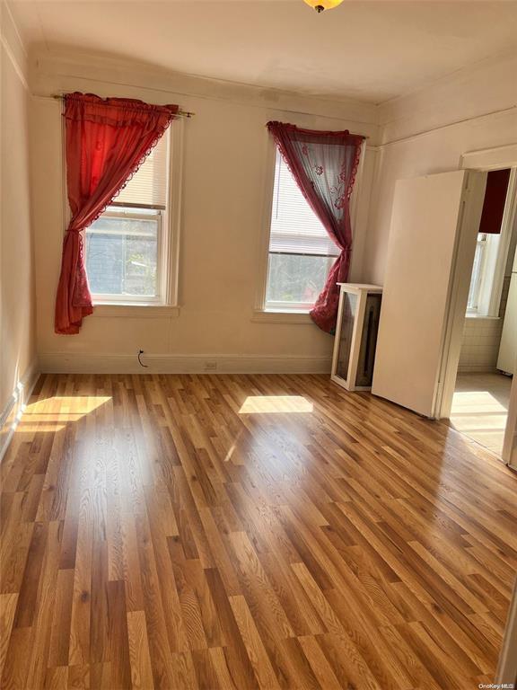 Foto principal - 8720 Jamaica Ave