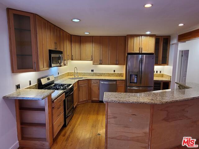 Building Photo - 670 Broadway St