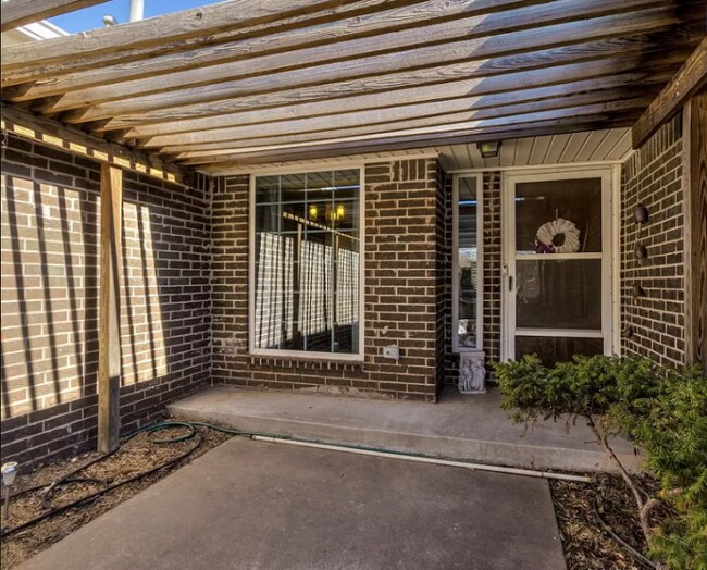 Foto del edificio - 1904 Willow Creek Rd