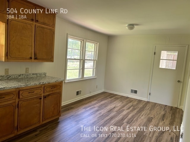 Building Photo - 3/1 home on acreage in Cumming