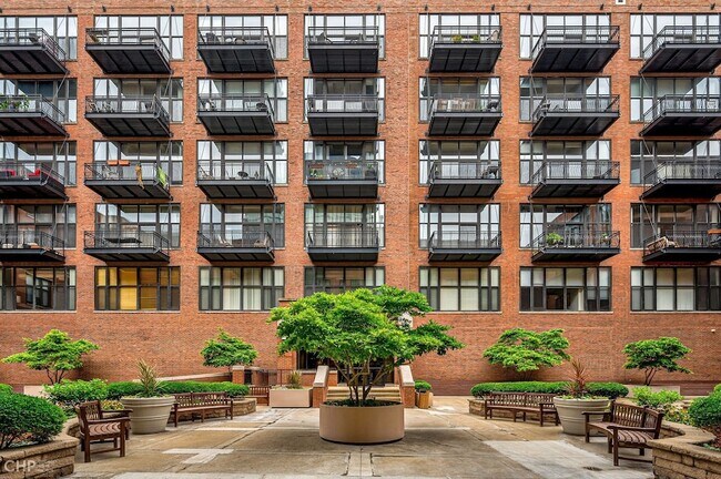 Foto del edificio - 333 W Hubbard St