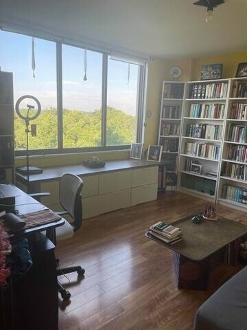 Foto del edificio - 5225 Pooks Hill Rd