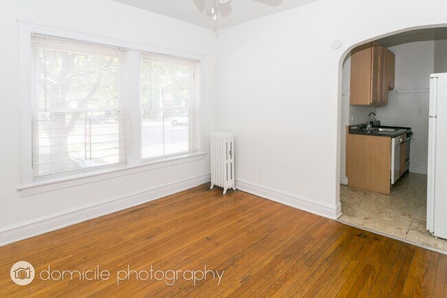 Building Photo - 1243 W Byron St