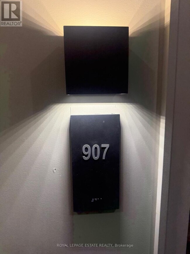 Building Photo - 2 Manderley Dr