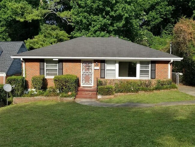 Foto del edificio - 817 Gertrude Pl NW