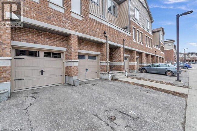 Photo du bâtiment - 1116 Fairway Rd N