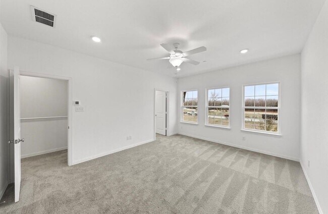 Building Photo - 1064 Old Rosebud Dr