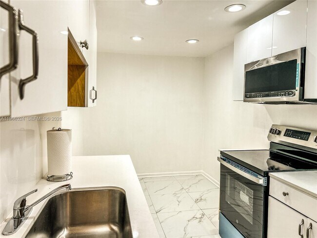 Foto del edificio - 3860 NE 170th St