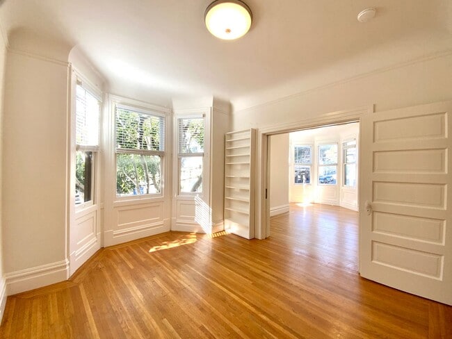 Building Photo - REMODELED, Corner 2BR. IN-UNIT LAUNDRY! Di...