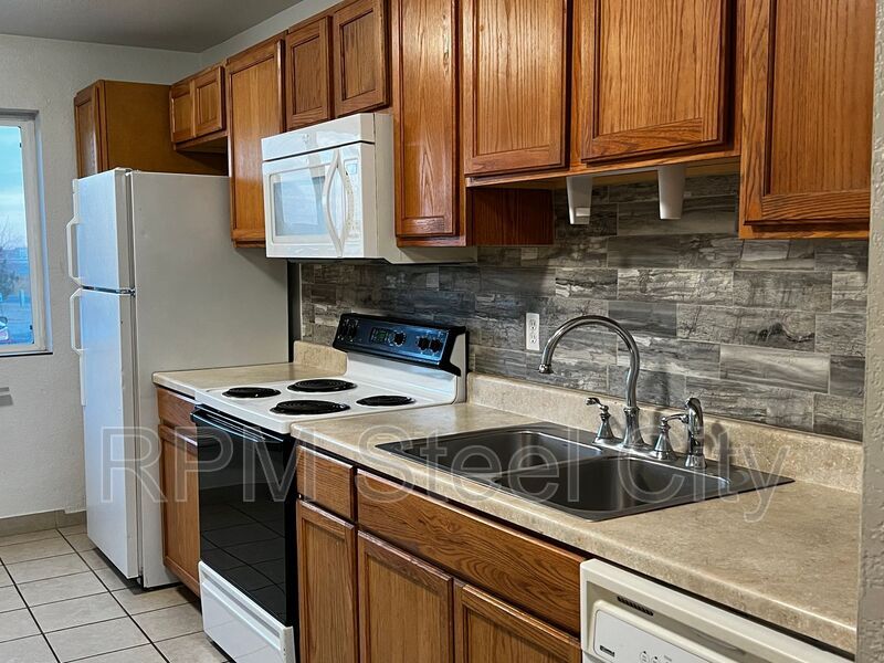 Foto principal - 1719 Oakshire Ln