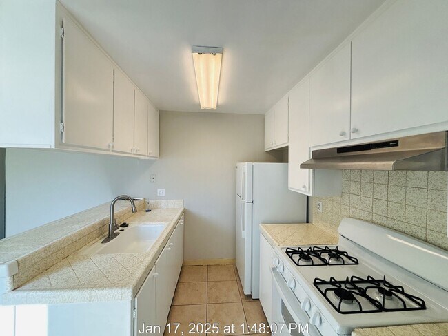 Building Photo - Cute Quadplex Unit